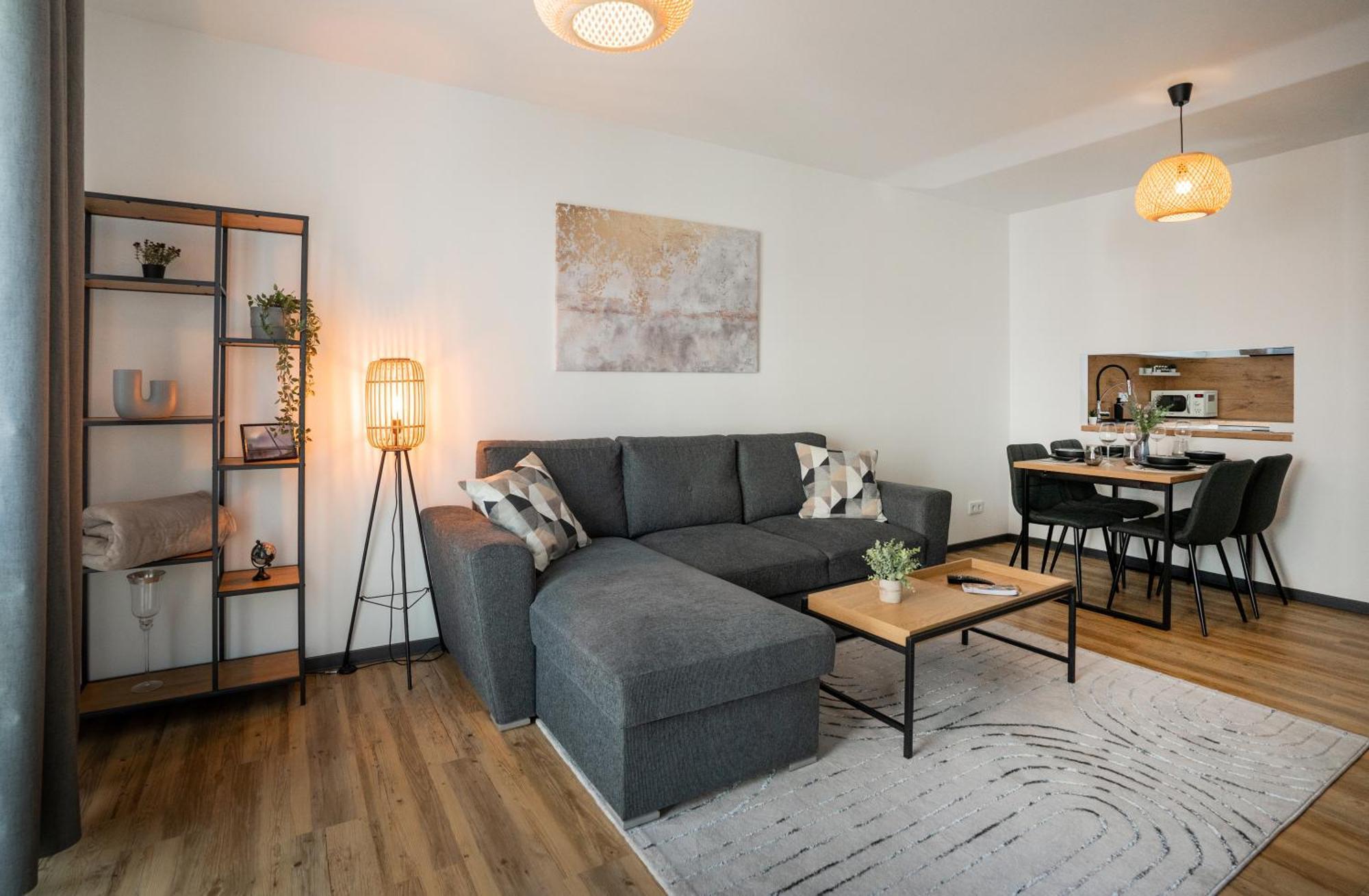 Reitz - Apartment I Zentrale Lage I Stellplatz I 55Qm I 2 Zimmer I Kueche I Bad I Terrasse Bad Hersfeld Exteriör bild