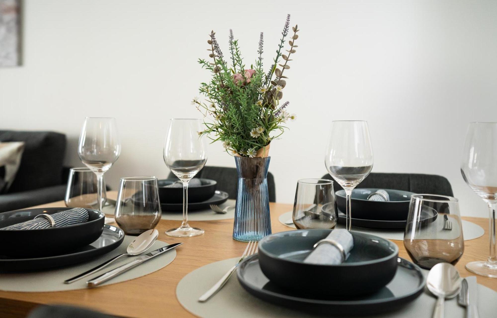 Reitz - Apartment I Zentrale Lage I Stellplatz I 55Qm I 2 Zimmer I Kueche I Bad I Terrasse Bad Hersfeld Exteriör bild